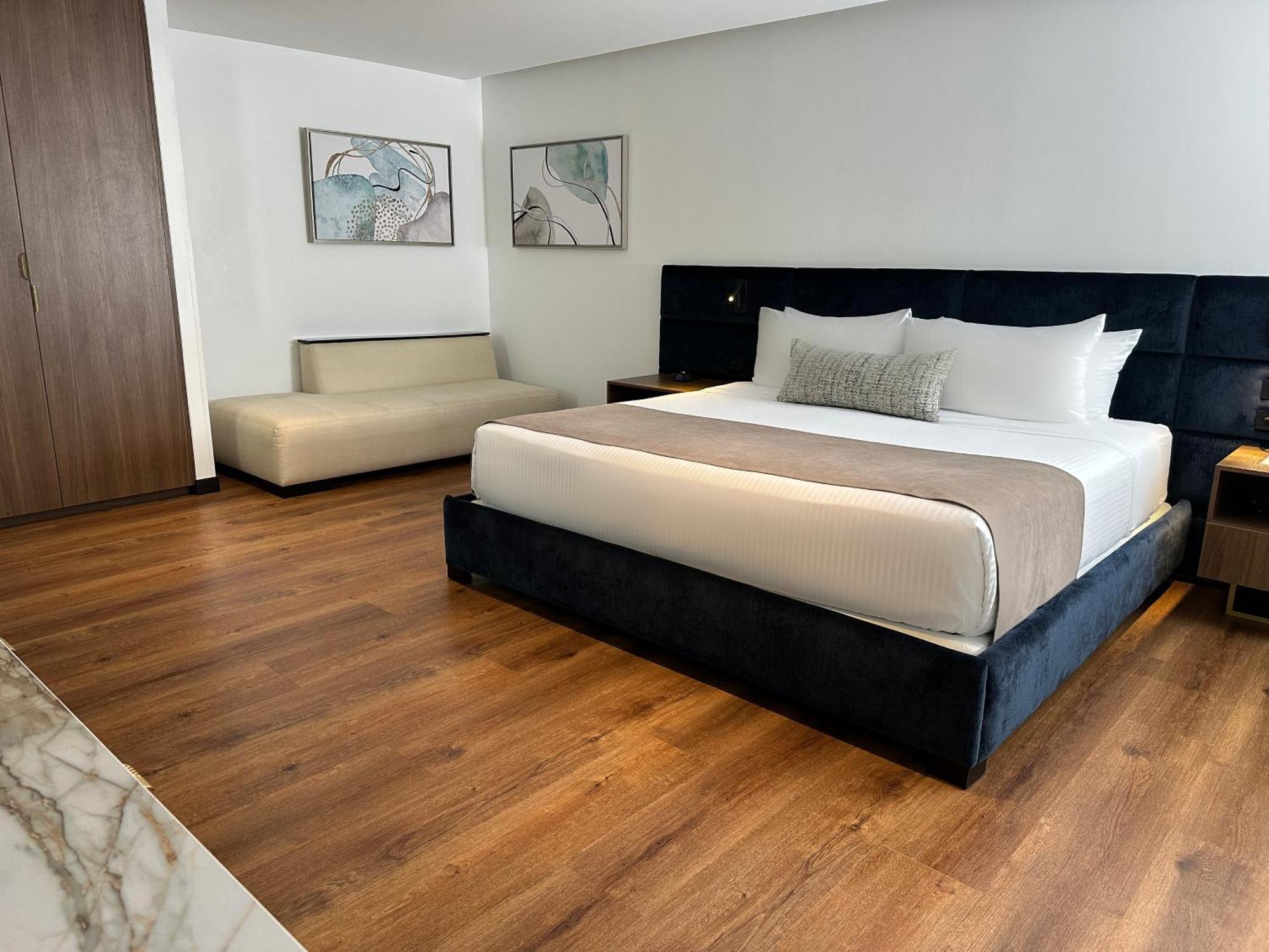 فندق Wyndham Quito Airport Puembo المظهر الخارجي الصورة A bedroom at the hotel