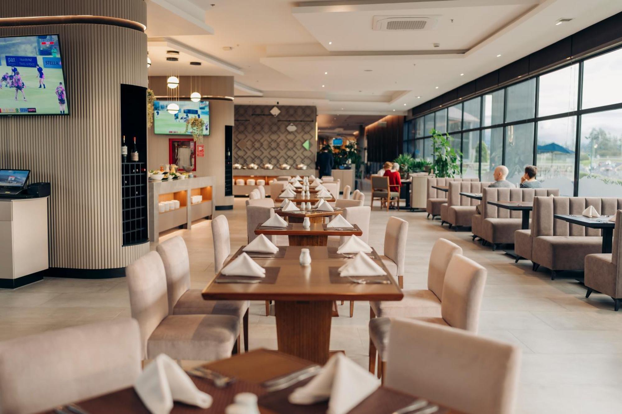 فندق Wyndham Quito Airport Puembo المظهر الخارجي الصورة The lounge at Tan Son Nhat International Airport