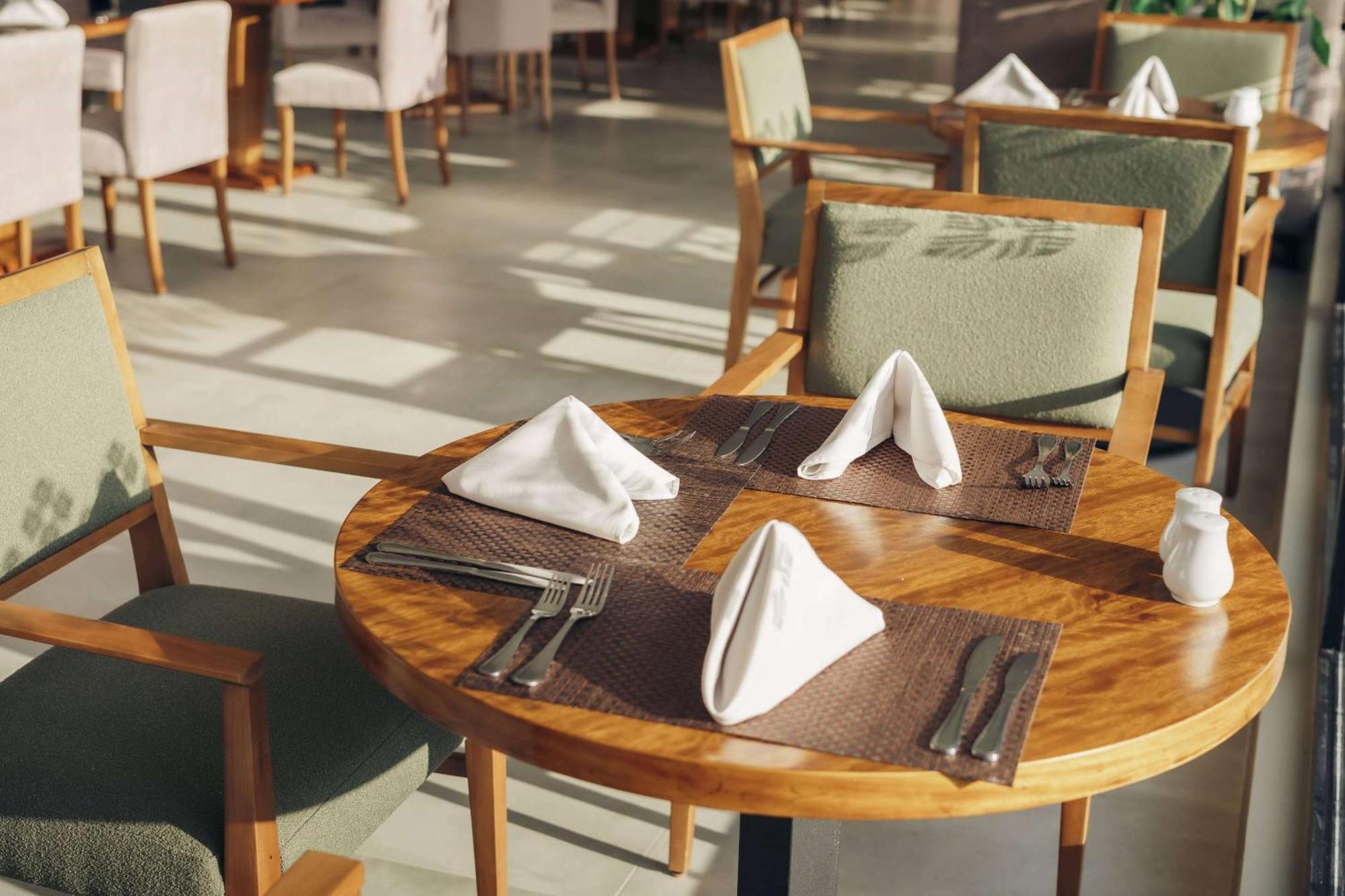 فندق Wyndham Quito Airport Puembo المظهر الخارجي الصورة A place setting