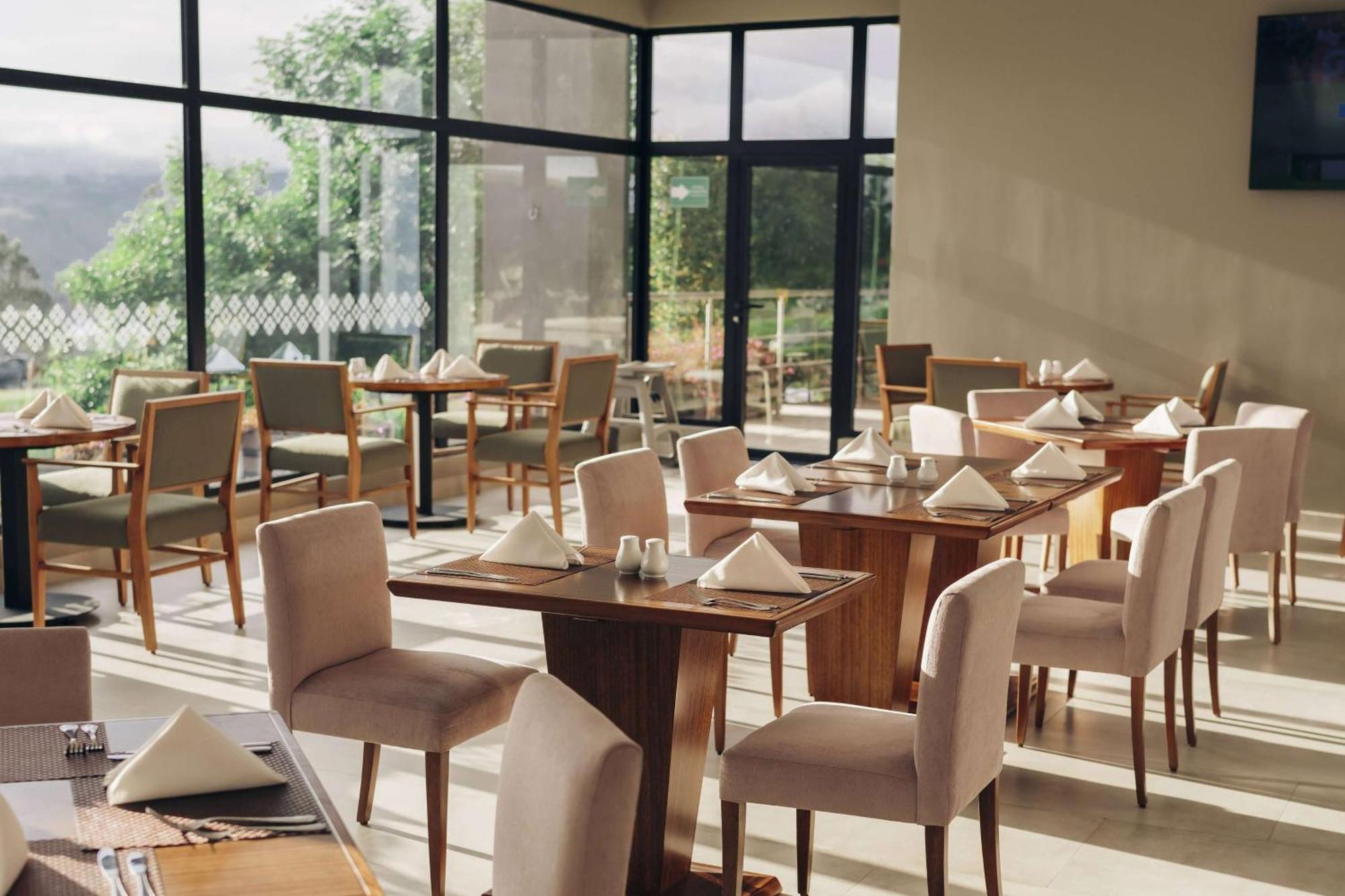 فندق Wyndham Quito Airport Puembo المظهر الخارجي الصورة Restaurant