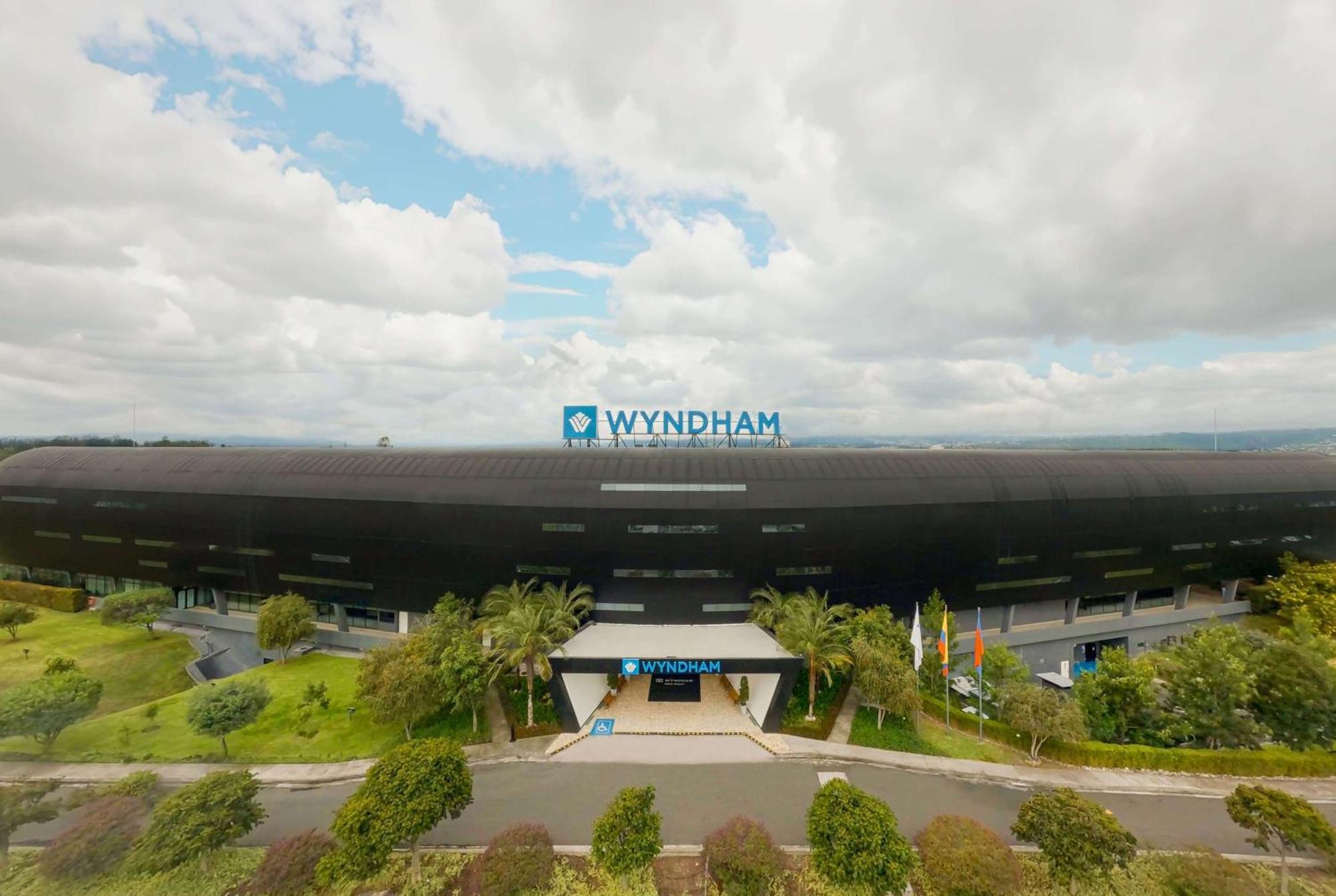 فندق Wyndham Quito Airport Puembo المظهر الخارجي الصورة Wynnum campus